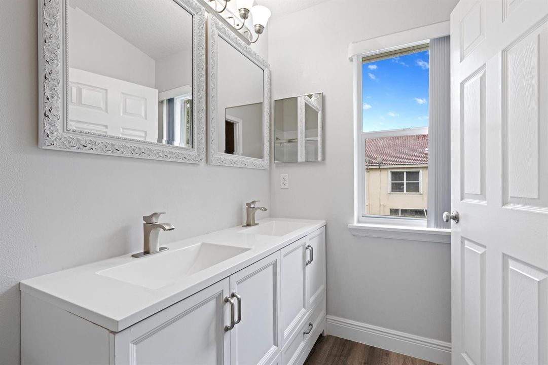9736 PORTA LEONA LN