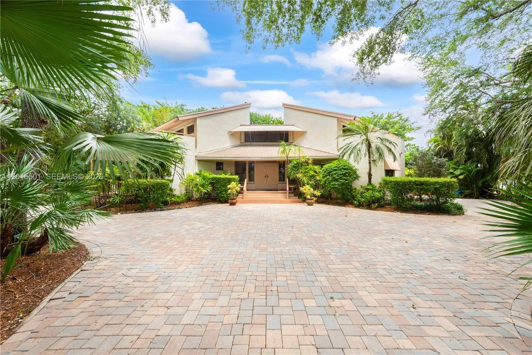 Activo con contrato: $1,895,000 (3 camas, 2 baños, 2691 Pies cuadrados)