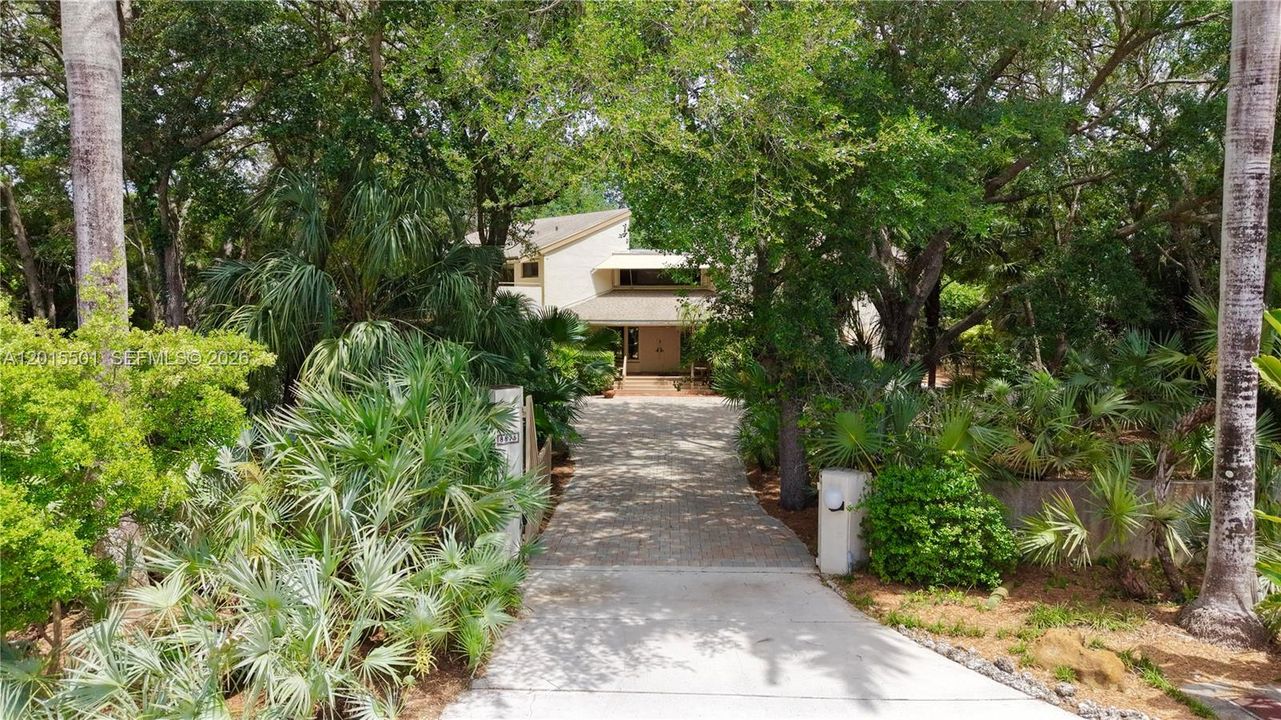 Activo con contrato: $1,895,000 (3 camas, 2 baños, 2691 Pies cuadrados)