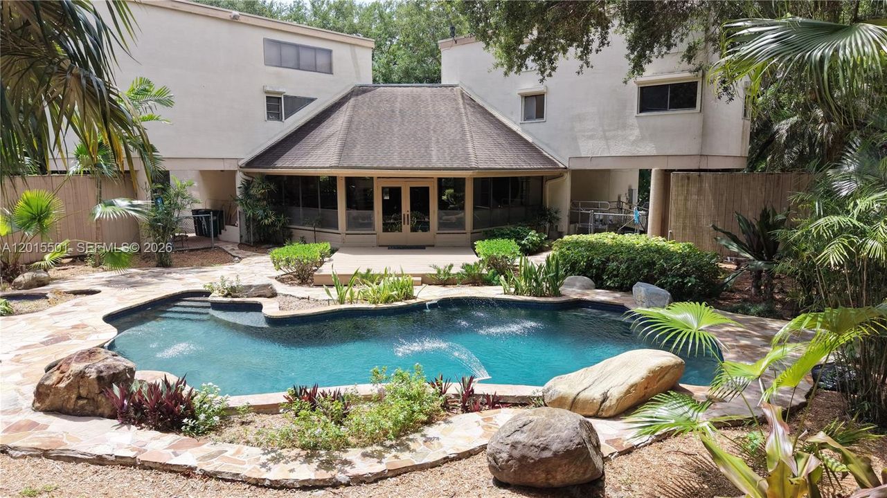 Activo con contrato: $1,895,000 (3 camas, 2 baños, 2691 Pies cuadrados)