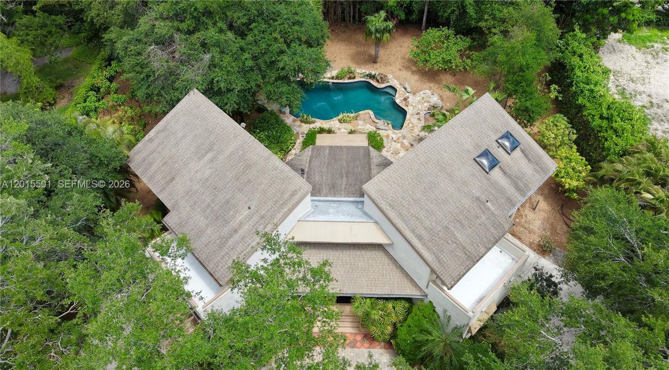 Activo con contrato: $1,895,000 (3 camas, 2 baños, 2691 Pies cuadrados)