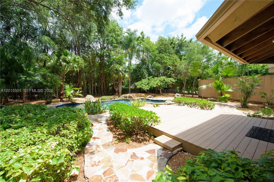 Activo con contrato: $1,895,000 (3 camas, 2 baños, 2691 Pies cuadrados)