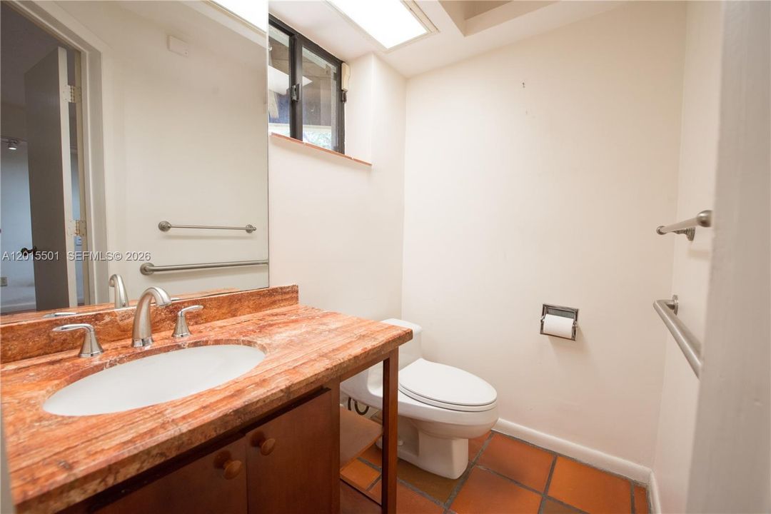 Activo con contrato: $1,895,000 (3 camas, 2 baños, 2691 Pies cuadrados)