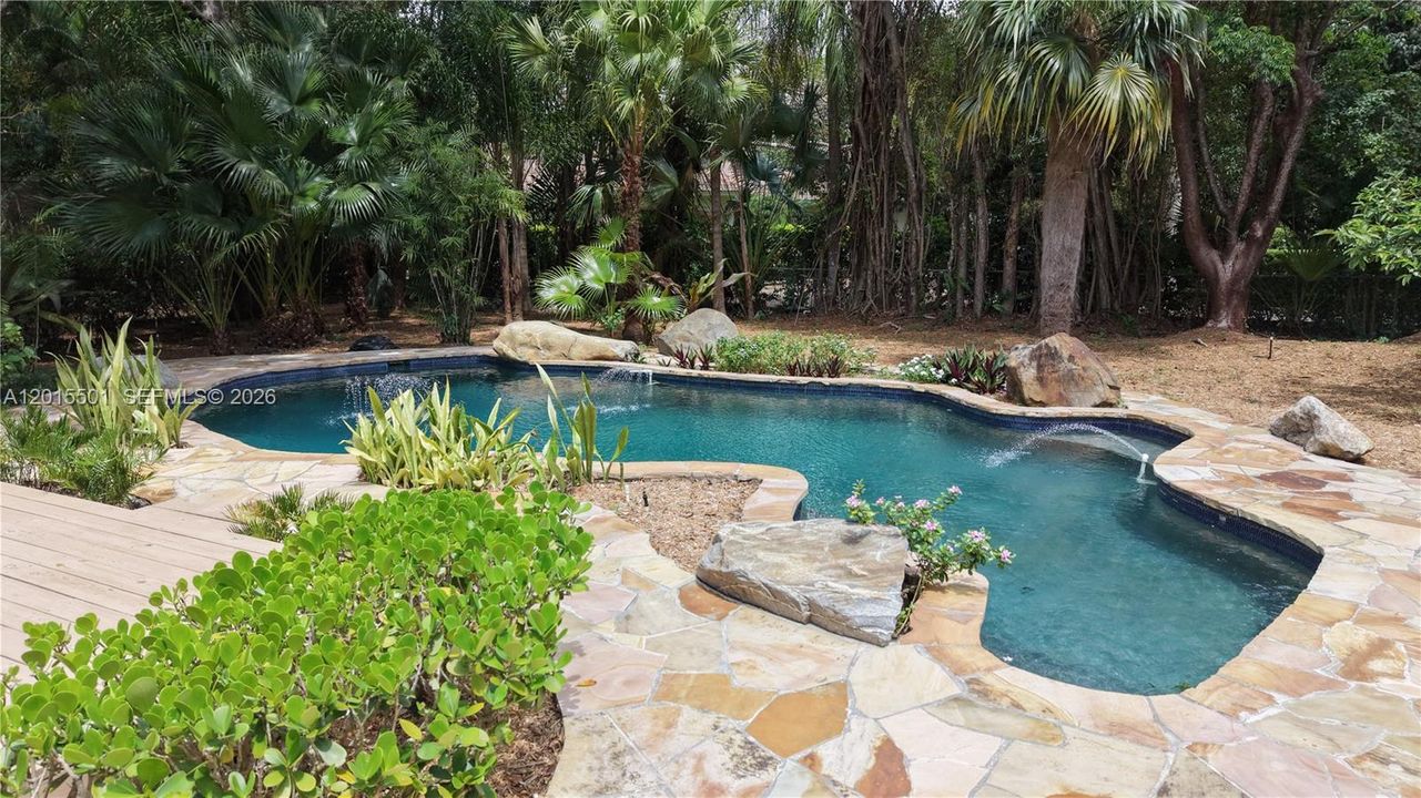 Activo con contrato: $1,895,000 (3 camas, 2 baños, 2691 Pies cuadrados)