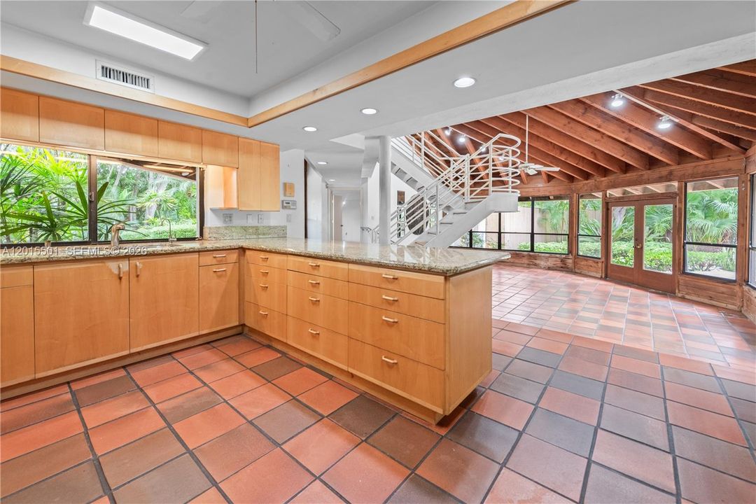 Activo con contrato: $1,895,000 (3 camas, 2 baños, 2691 Pies cuadrados)