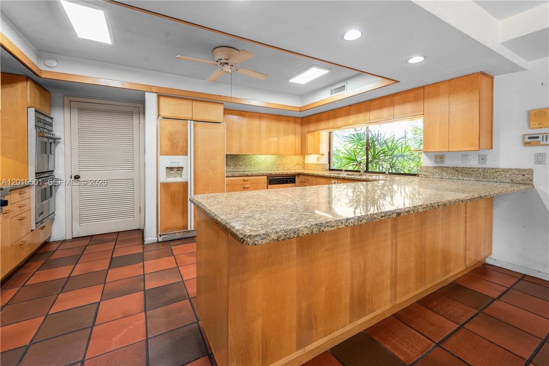 Activo con contrato: $1,895,000 (3 camas, 2 baños, 2691 Pies cuadrados)