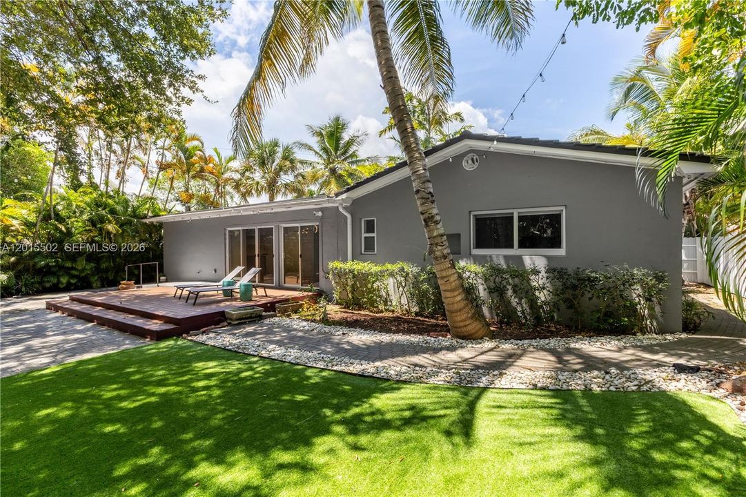 For Rent: $5,000 (3 beds, 2 baths, 2046 Square Feet)