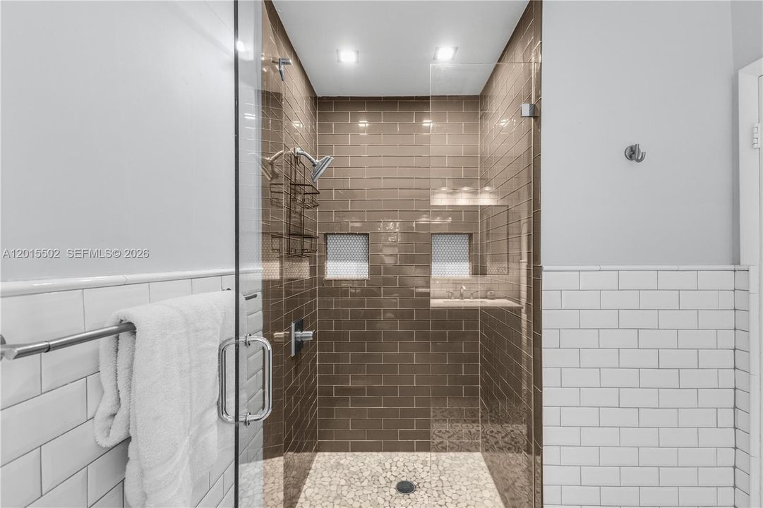 For Rent: $5,000 (3 beds, 2 baths, 2046 Square Feet)