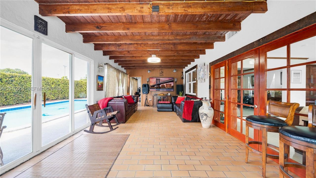 En Venta: $1,250,000 (4 camas, 2 baños, 2097 Pies cuadrados)