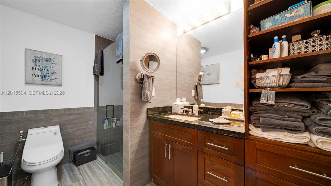 En Venta: $1,250,000 (4 camas, 2 baños, 2097 Pies cuadrados)