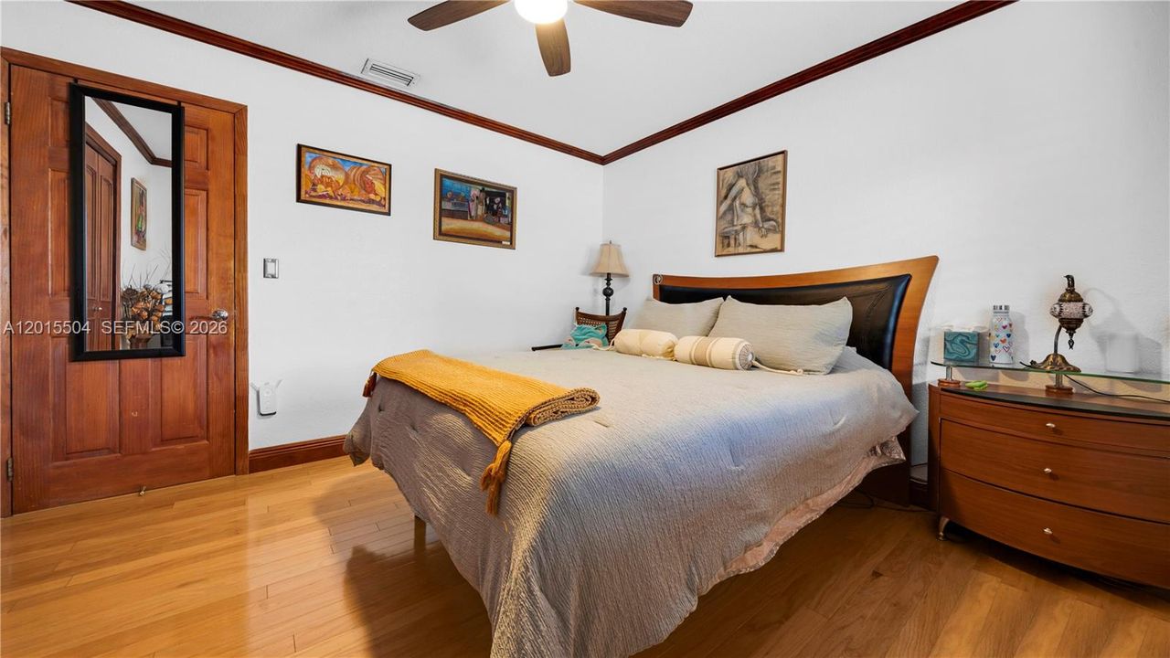 En Venta: $1,250,000 (4 camas, 2 baños, 2097 Pies cuadrados)