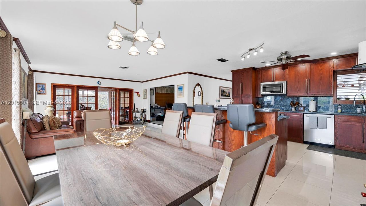 En Venta: $1,250,000 (4 camas, 2 baños, 2097 Pies cuadrados)