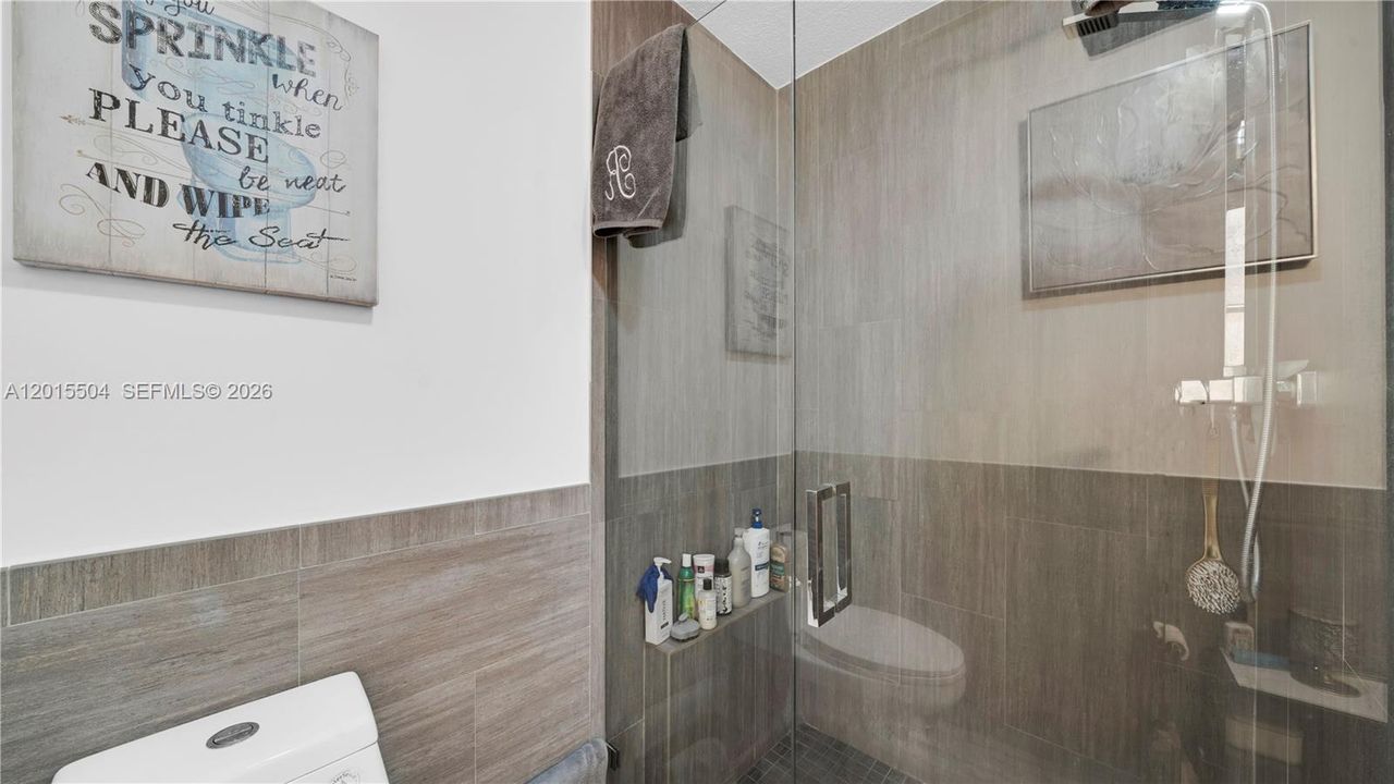 En Venta: $1,250,000 (4 camas, 2 baños, 2097 Pies cuadrados)