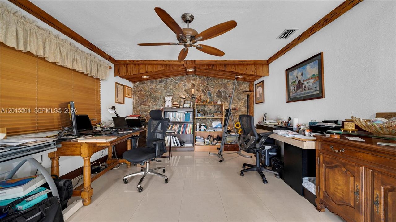 En Venta: $1,250,000 (4 camas, 2 baños, 2097 Pies cuadrados)