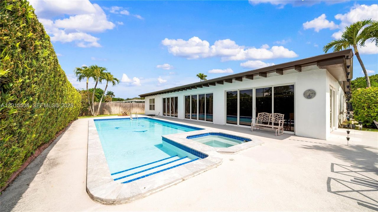 En Venta: $1,250,000 (4 camas, 2 baños, 2097 Pies cuadrados)