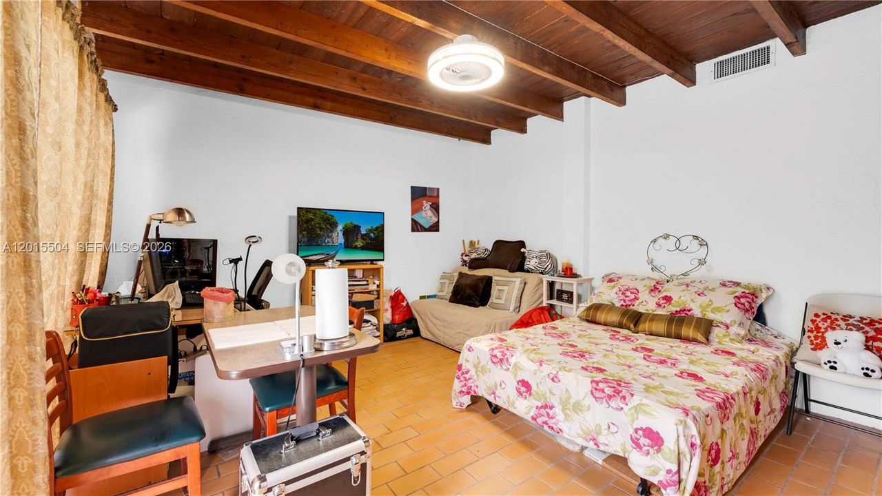 En Venta: $1,250,000 (4 camas, 2 baños, 2097 Pies cuadrados)