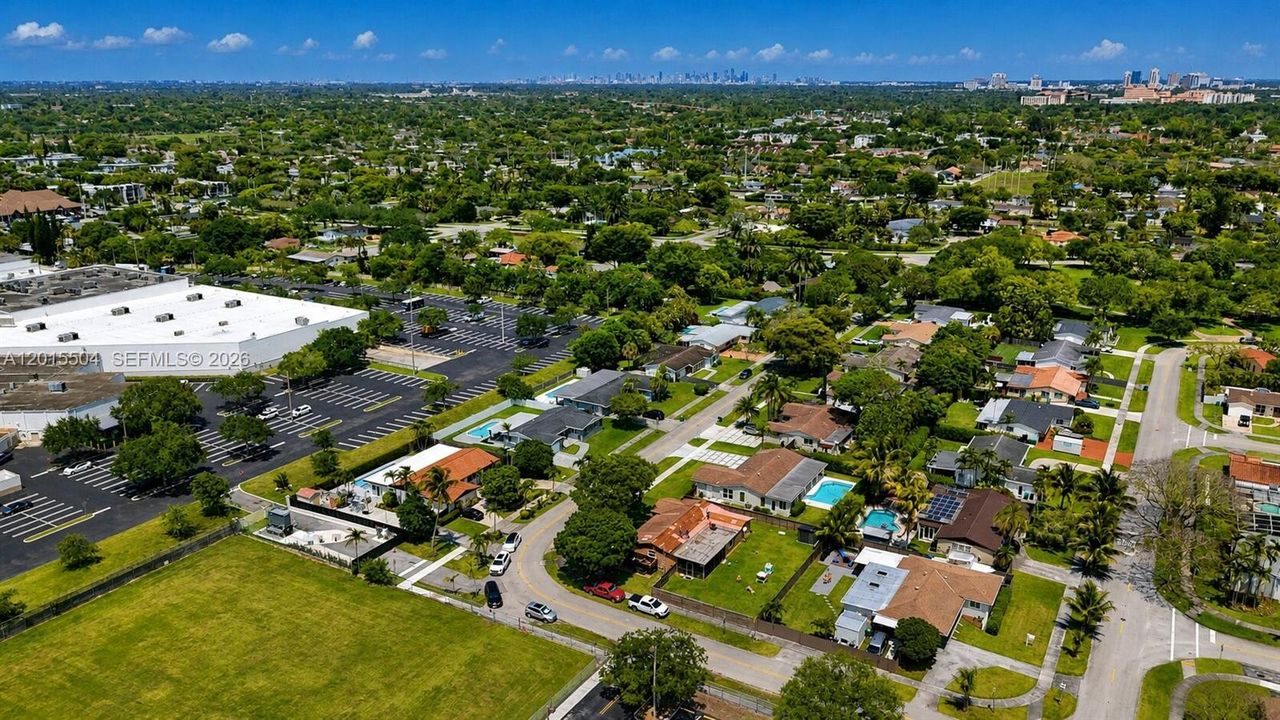 En Venta: $1,250,000 (4 camas, 2 baños, 2097 Pies cuadrados)