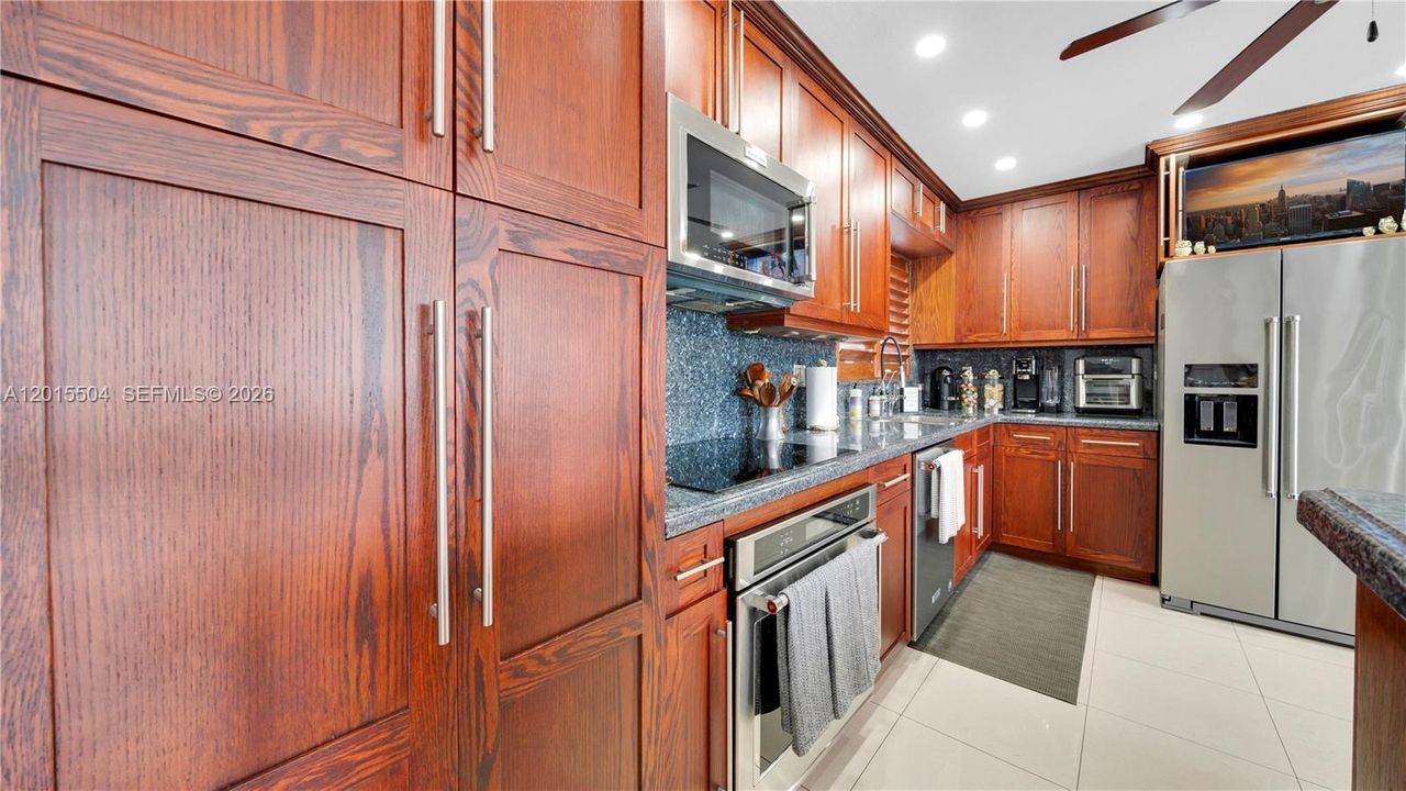 En Venta: $1,250,000 (4 camas, 2 baños, 2097 Pies cuadrados)