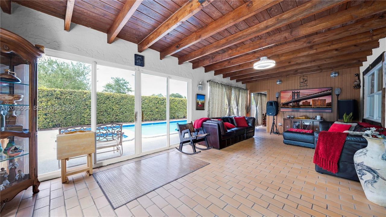 En Venta: $1,250,000 (4 camas, 2 baños, 2097 Pies cuadrados)