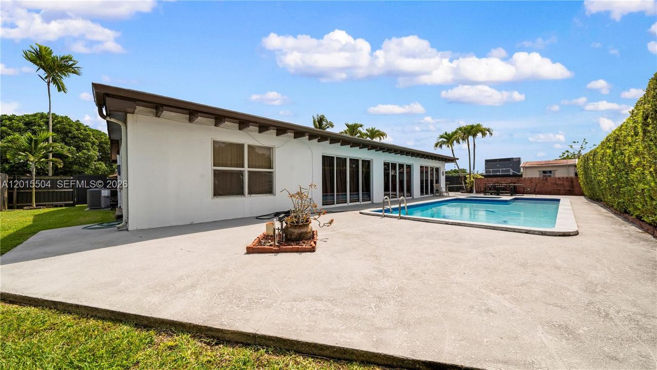 En Venta: $1,250,000 (4 camas, 2 baños, 2097 Pies cuadrados)