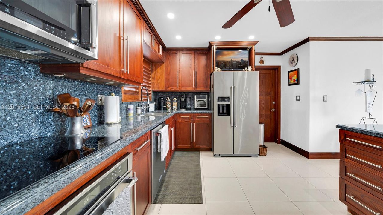 En Venta: $1,250,000 (4 camas, 2 baños, 2097 Pies cuadrados)