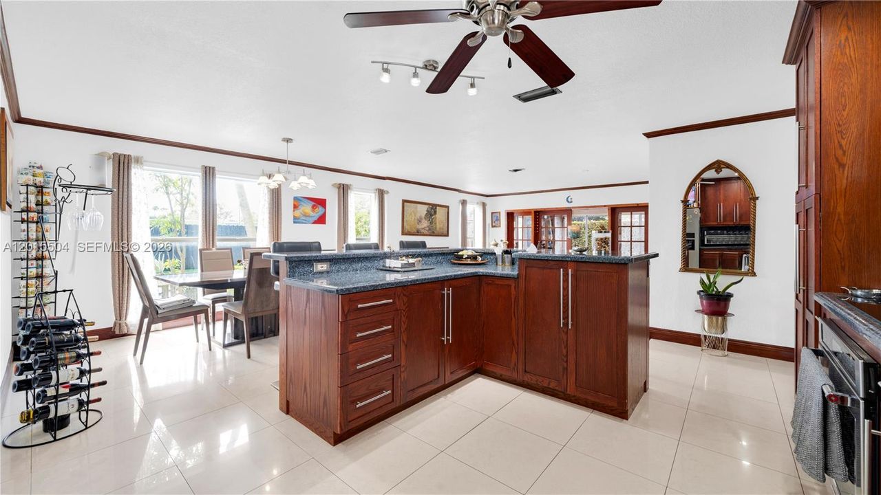 En Venta: $1,250,000 (4 camas, 2 baños, 2097 Pies cuadrados)