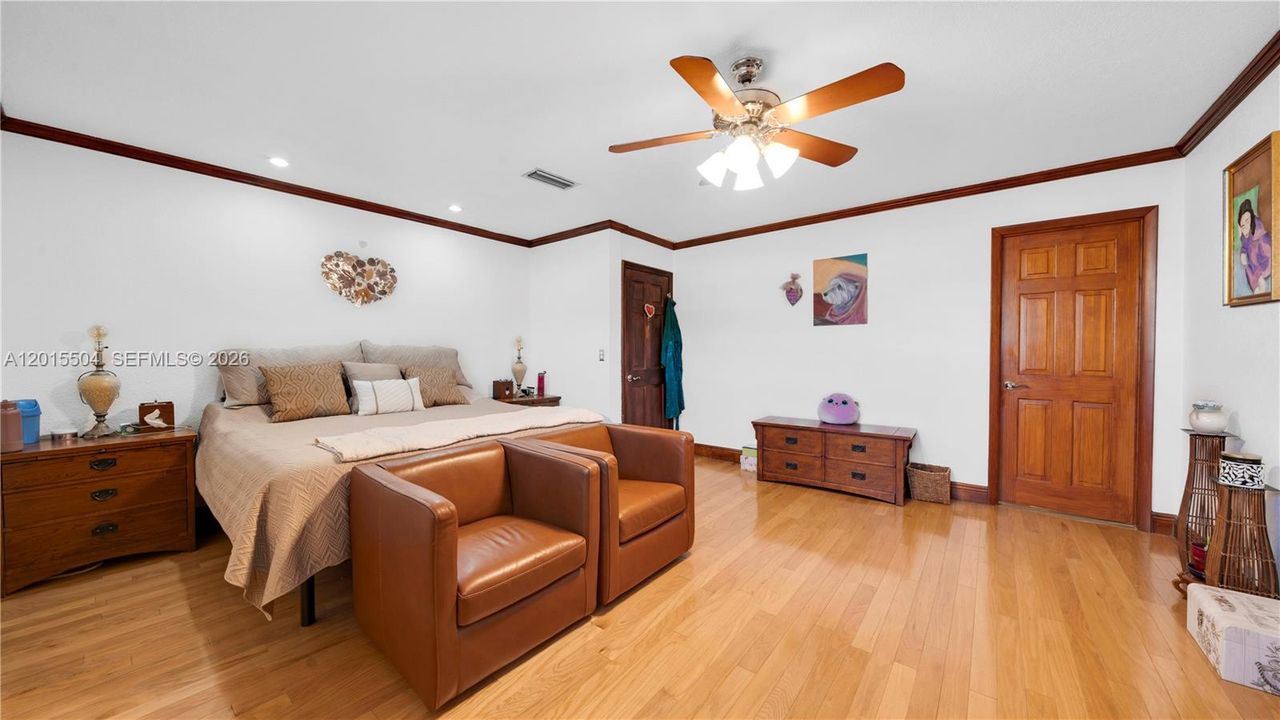 En Venta: $1,250,000 (4 camas, 2 baños, 2097 Pies cuadrados)