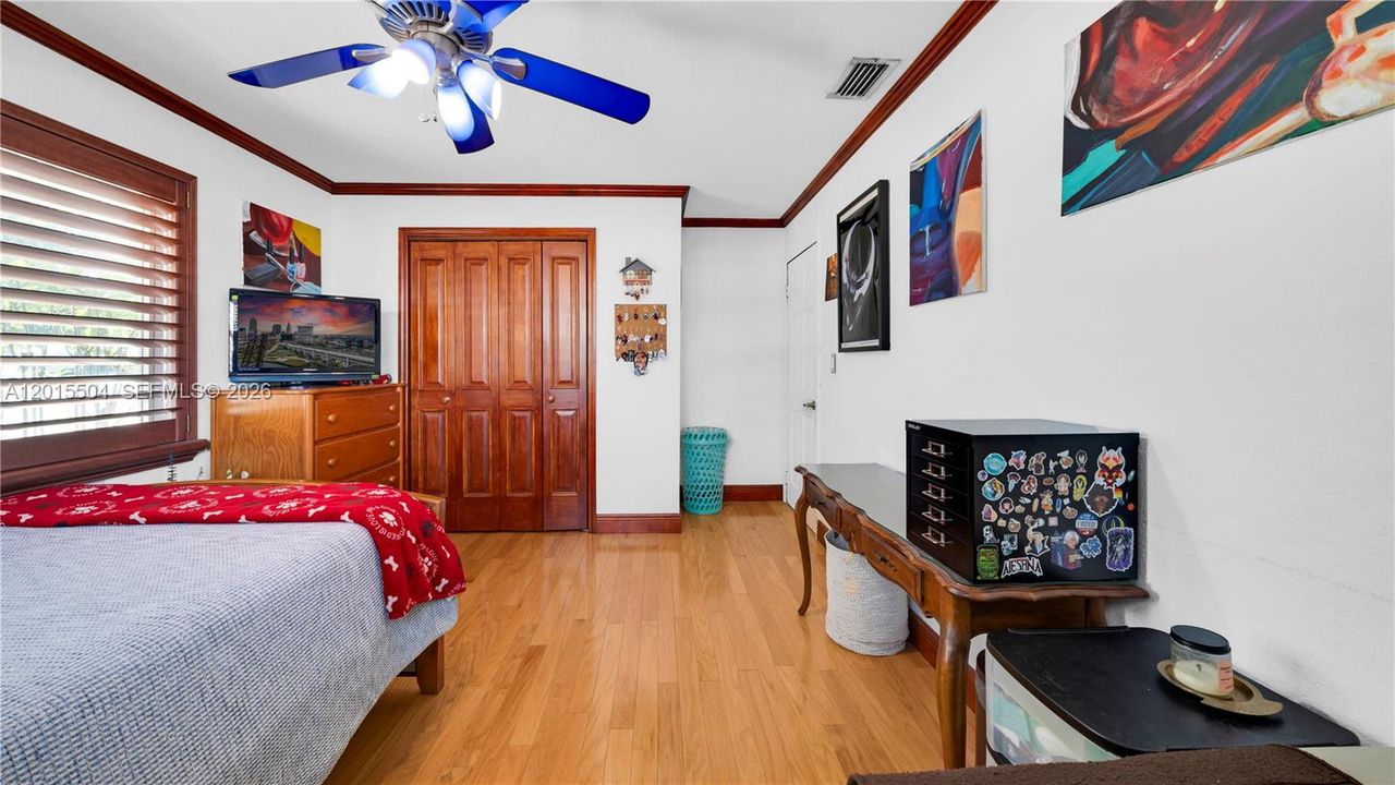 En Venta: $1,250,000 (4 camas, 2 baños, 2097 Pies cuadrados)