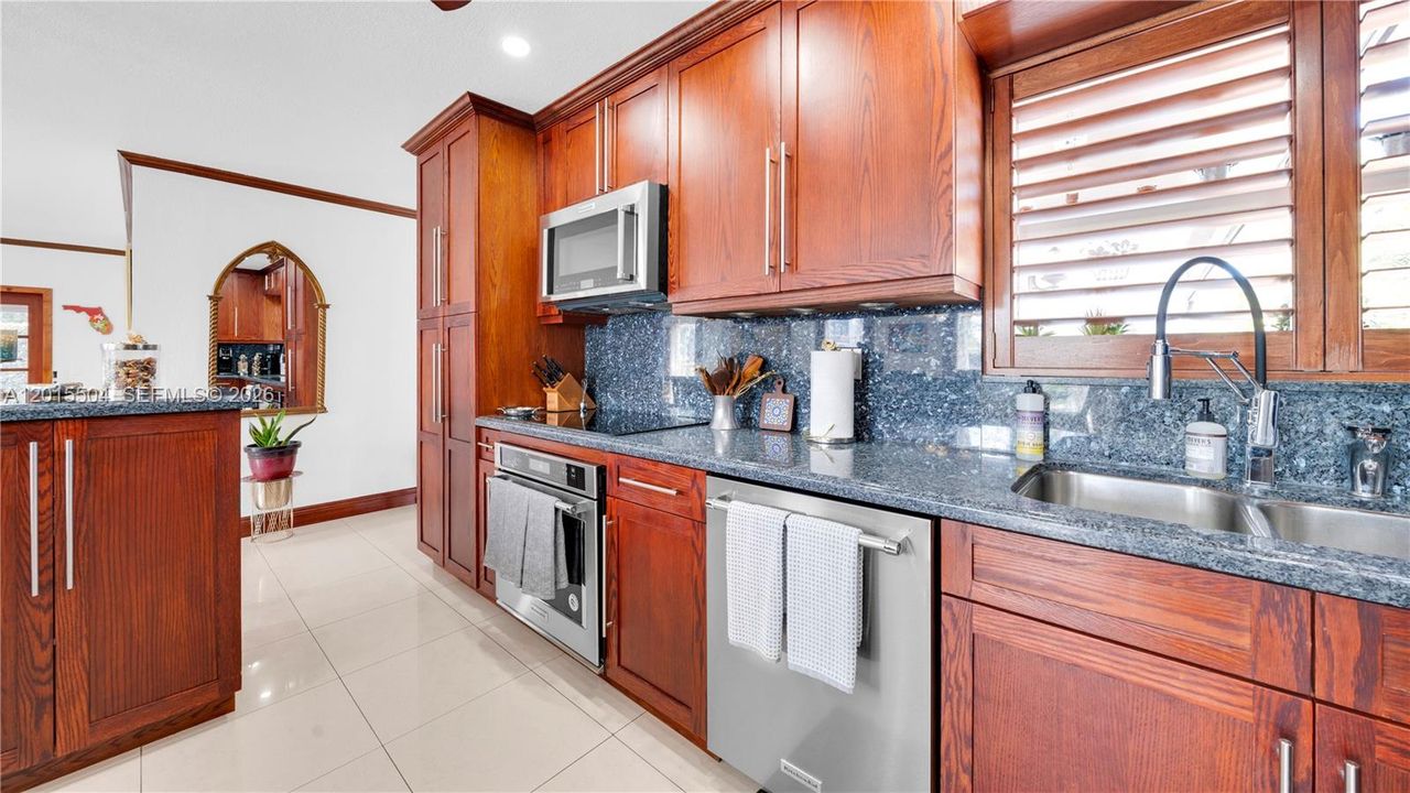 En Venta: $1,250,000 (4 camas, 2 baños, 2097 Pies cuadrados)