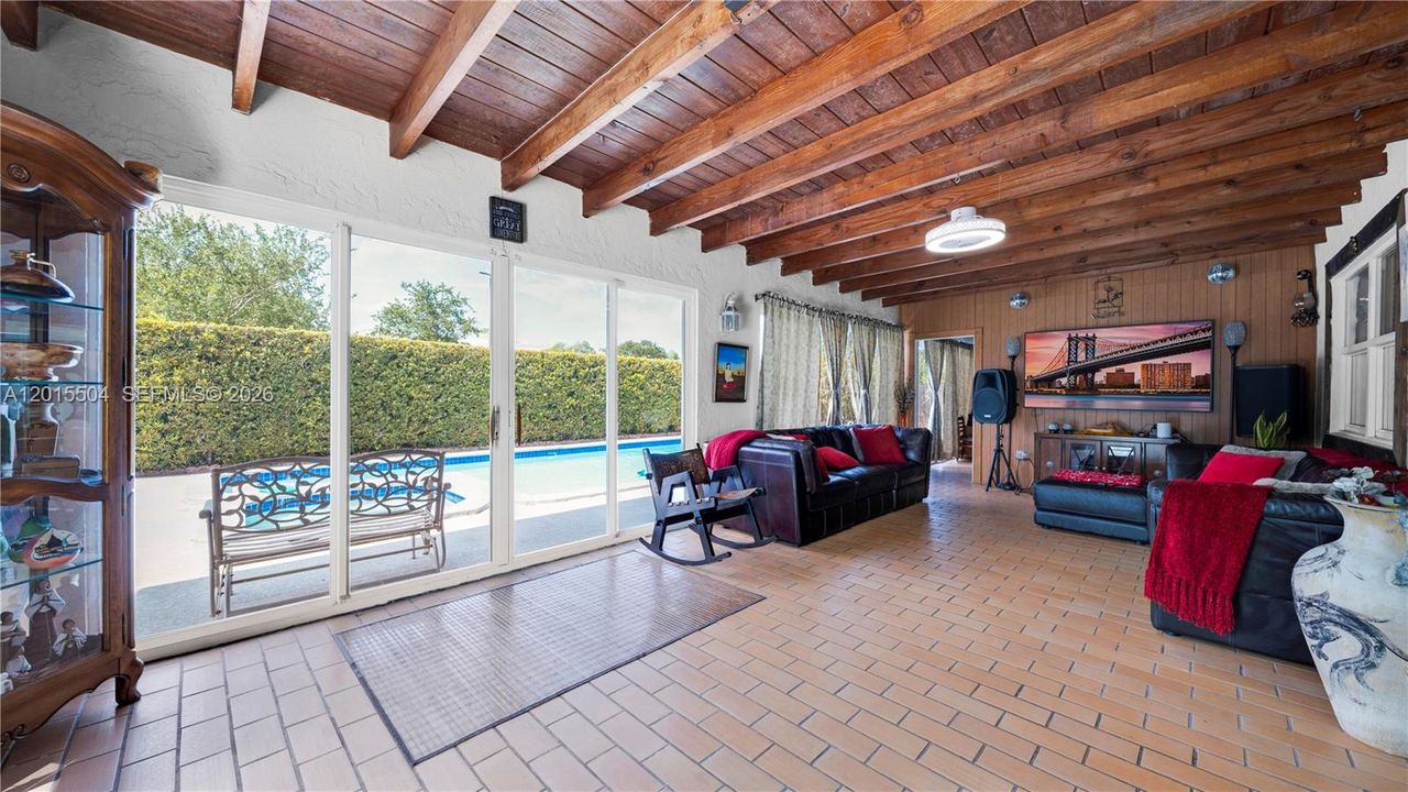 En Venta: $1,250,000 (4 camas, 2 baños, 2097 Pies cuadrados)