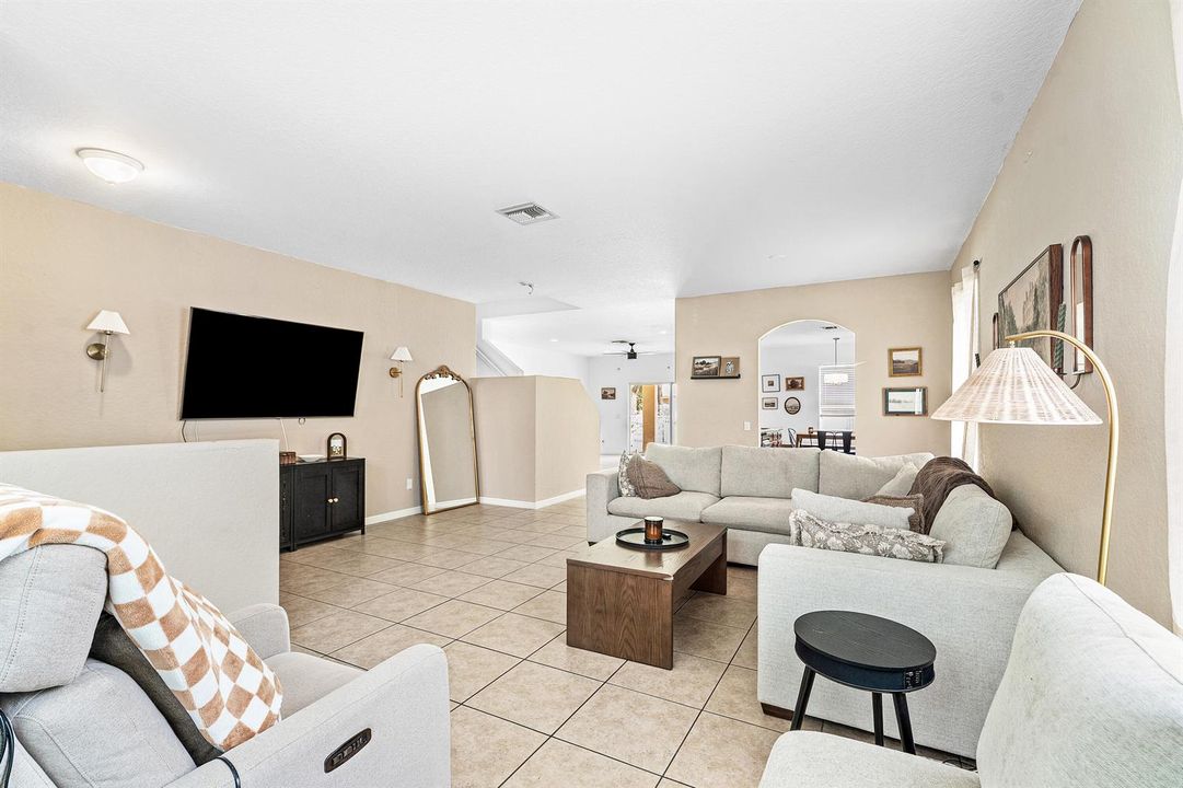 007-5827GypsumPlace-WestPalmBeach-FL-334