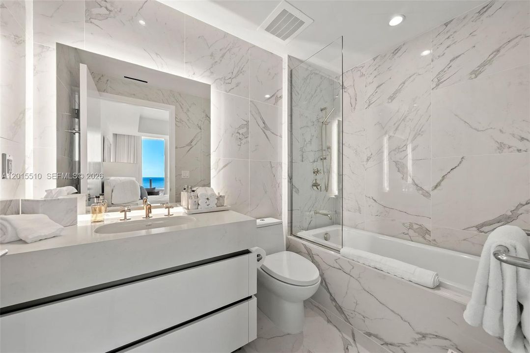 На продажу: $4,595,000 (2 спален, 3 ванн, 2230 Квадратных фут)