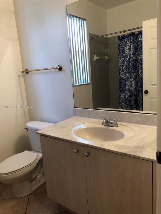 Activo con contrato: $4,250 (4 camas, 3 baños, 2138 Pies cuadrados)