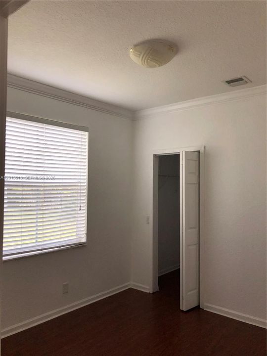 Activo con contrato: $4,250 (4 camas, 3 baños, 2138 Pies cuadrados)