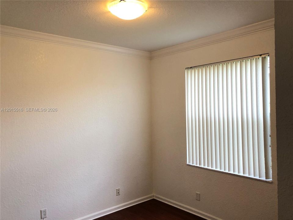 Activo con contrato: $4,250 (4 camas, 3 baños, 2138 Pies cuadrados)