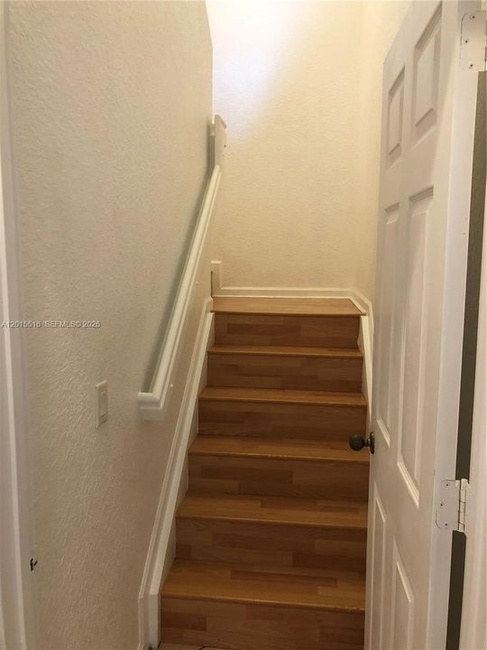 Activo con contrato: $4,250 (4 camas, 3 baños, 2138 Pies cuadrados)