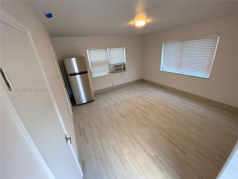 For Rent: $1,250 (0 beds, 1 baths, 500 Square Feet)