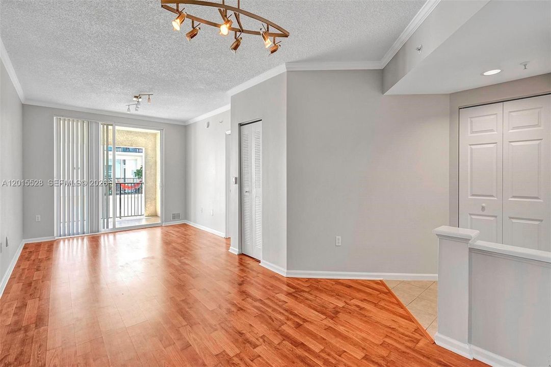 For Sale: $515,000 (2 beds, 2 baths, 1024 Square Feet)
