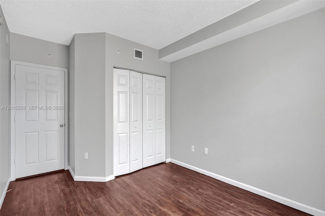 For Sale: $515,000 (2 beds, 2 baths, 1024 Square Feet)