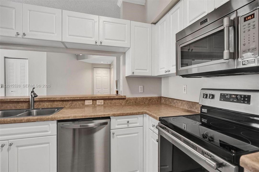 For Sale: $515,000 (2 beds, 2 baths, 1024 Square Feet)