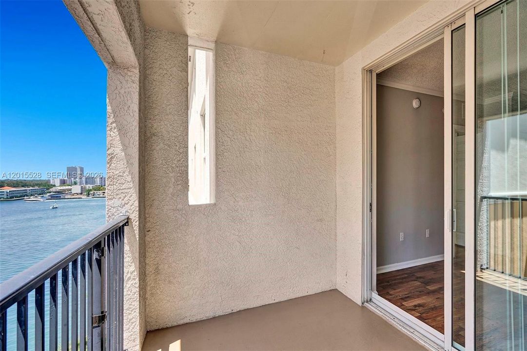 For Sale: $515,000 (2 beds, 2 baths, 1024 Square Feet)