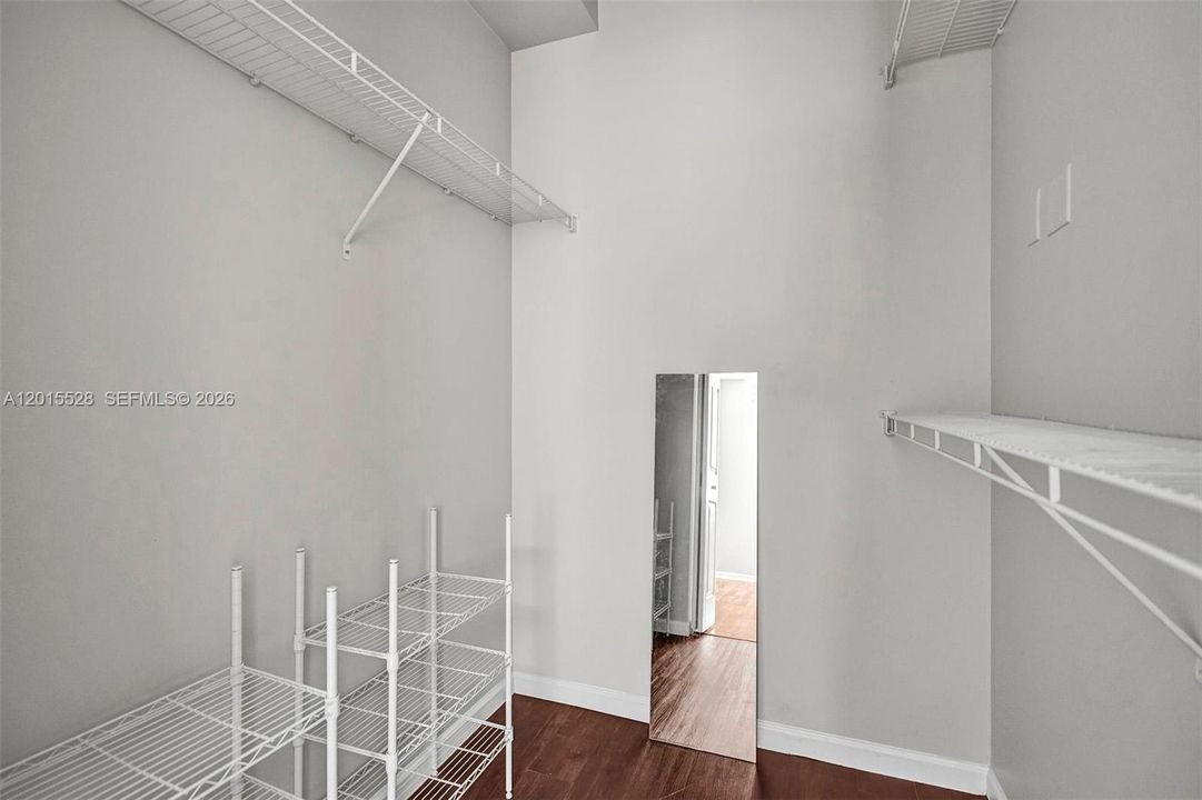 For Sale: $515,000 (2 beds, 2 baths, 1024 Square Feet)