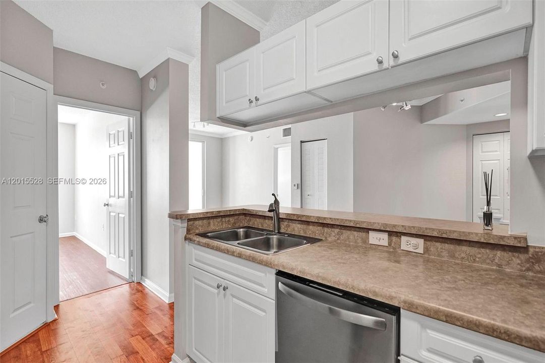 For Sale: $515,000 (2 beds, 2 baths, 1024 Square Feet)