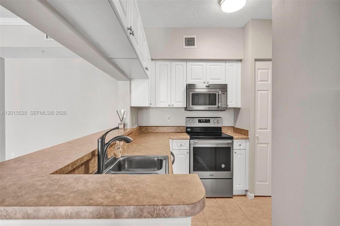 For Sale: $515,000 (2 beds, 2 baths, 1024 Square Feet)