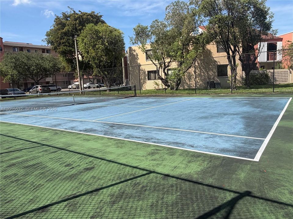 Activo con contrato: $2,350 (2 camas, 2 baños, 958 Pies cuadrados)