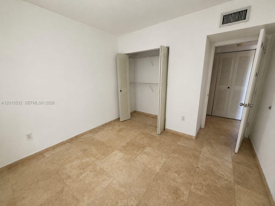 Activo con contrato: $2,350 (2 camas, 2 baños, 958 Pies cuadrados)