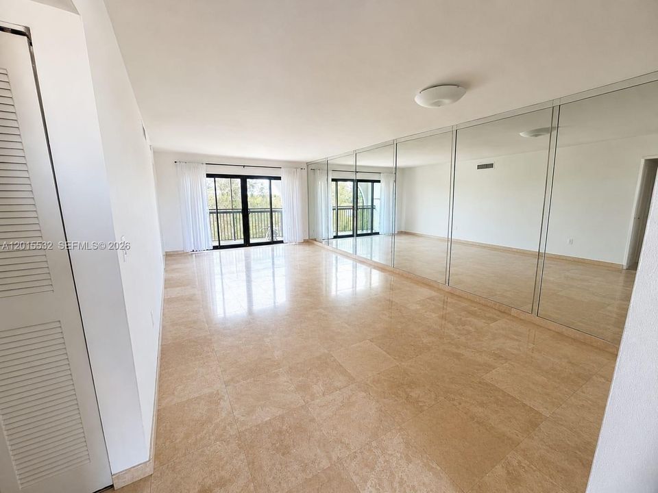 Activo con contrato: $2,350 (2 camas, 2 baños, 958 Pies cuadrados)