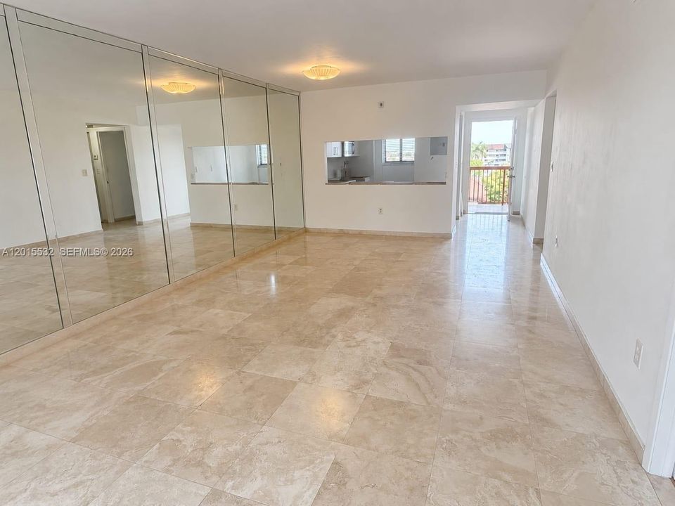 Activo con contrato: $2,350 (2 camas, 2 baños, 958 Pies cuadrados)