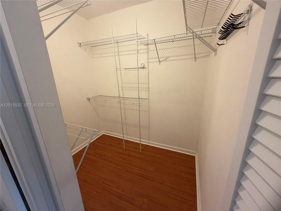 Activo con contrato: $2,350 (2 camas, 2 baños, 958 Pies cuadrados)