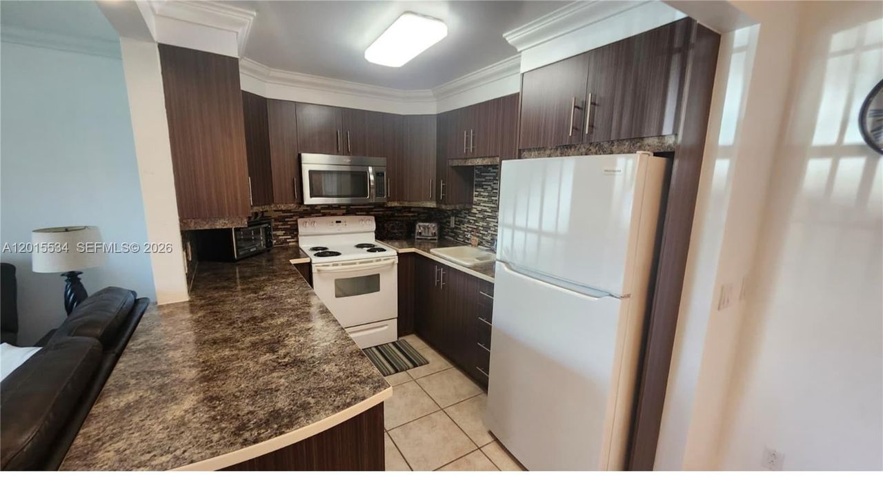 For Sale: $110,000 (1 beds, 1 baths, 700 Square Feet)